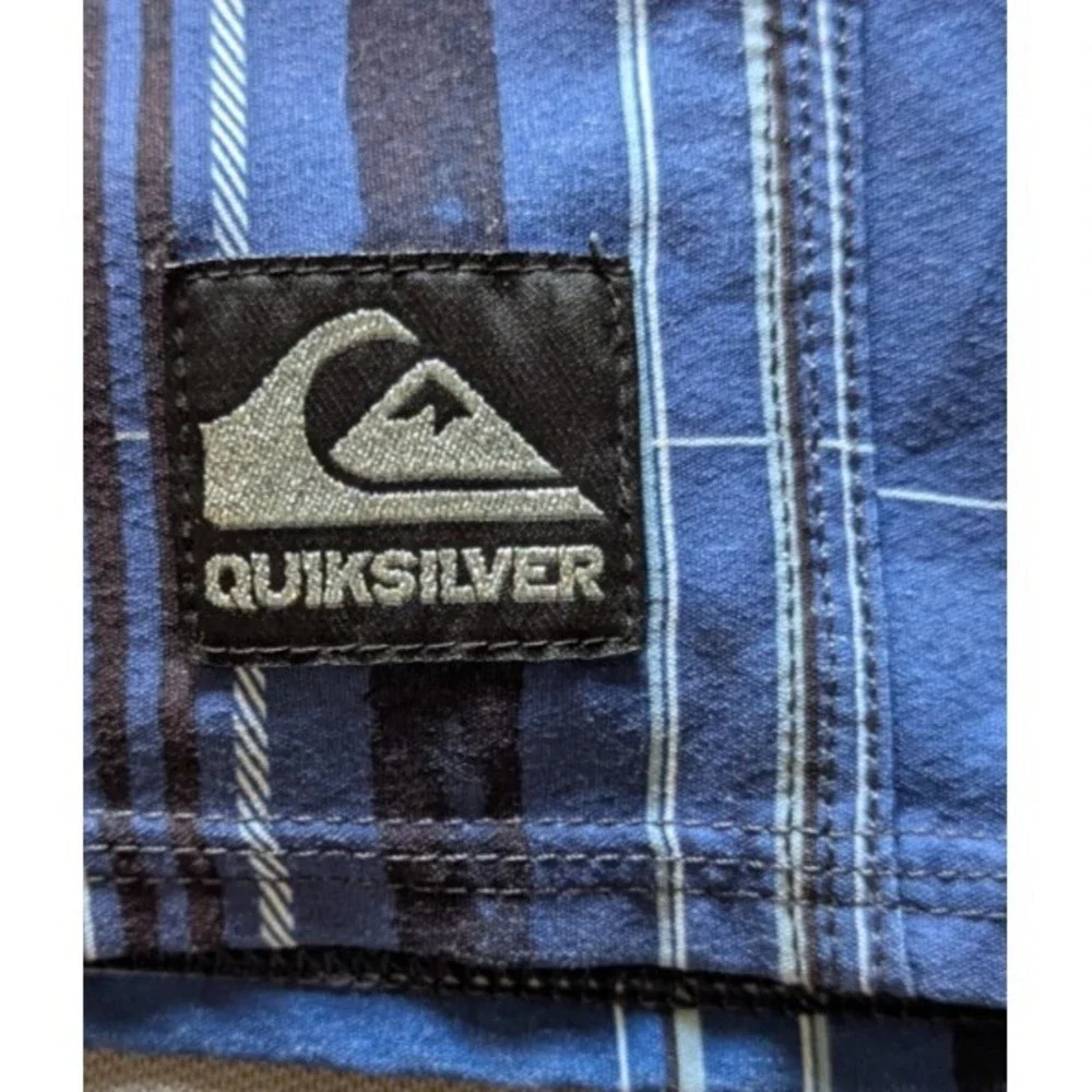 Quicksilver Cypher Wonderland Men Size 36-38 Red white navy blue Board Shorts